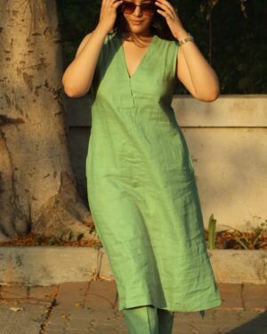Sleeveless Green Kurti Pant Set