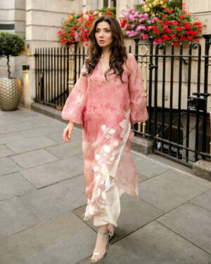 Mahira Khan Pink Suit