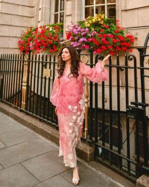 Mahira Khan Orgnza Suit